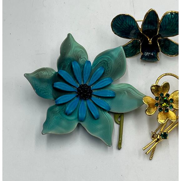 Set of three Floral Flower Mixed Brooch Wearable Lot Jewelry Blue Teal Gold tone - Picture 4 of 10